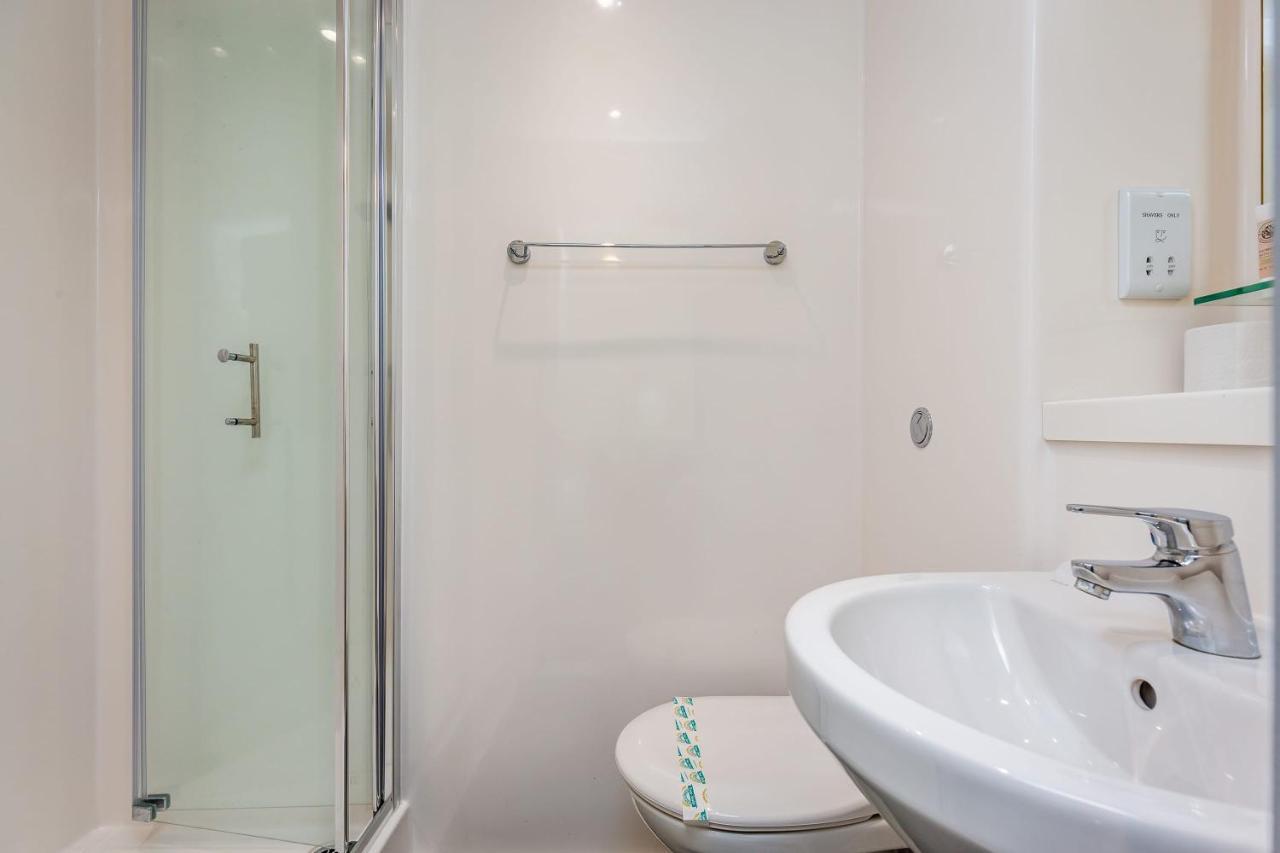 لينكولن Spacious Ensuite Room With Shared Kitchen المظهر الخارجي الصورة